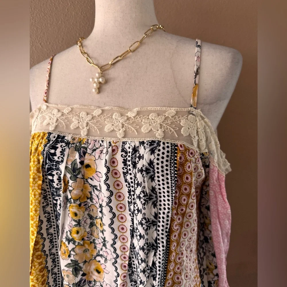 Bohemian Off-Shoulder Dress with Lace Trim - Picture 5 of 9